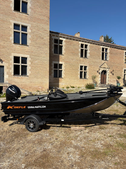 Remorque CBS B0560 Black Édition sous le bass boat Kimple K438